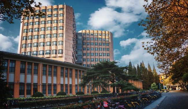 图片2：四平校区图书馆侧影