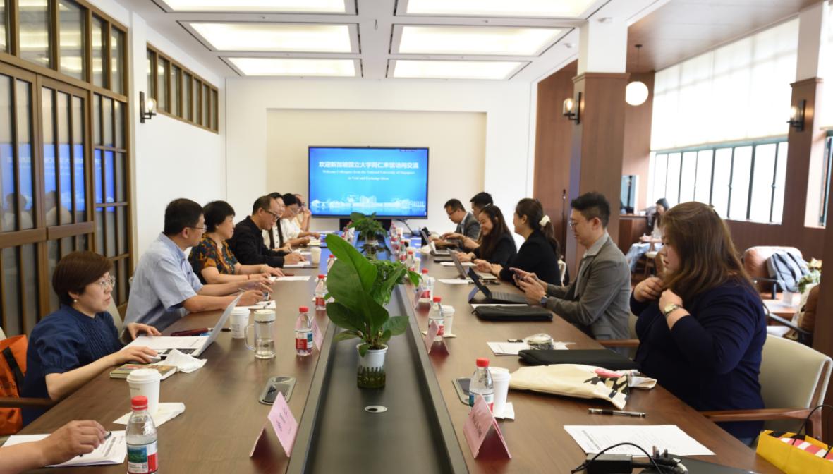 新加坡国立大学图书馆代表团来访我馆，共话数智转型与图书馆服务创新