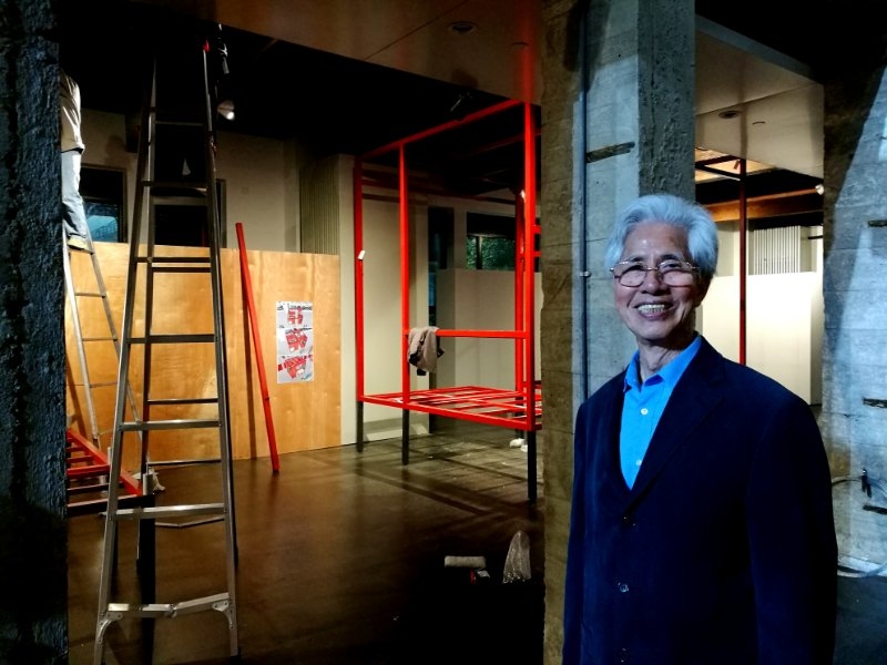 何院士参加布展照片